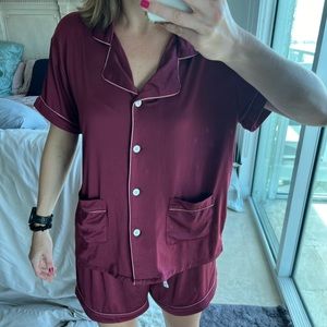Taniri size medium pajamas short set in burgundy with light pink piping